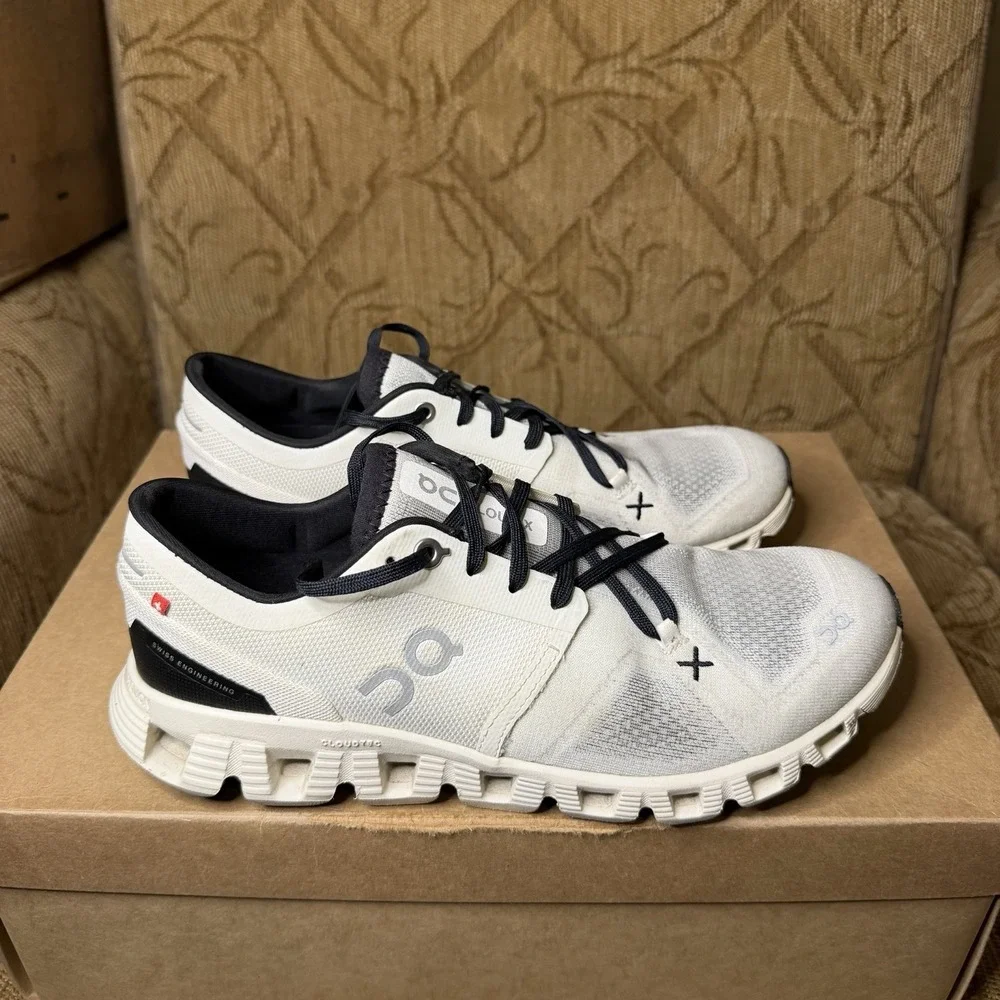 On Cloud X 3 Women's Road Running Shoes Size 8.5 White & Black Lace Up Athletic